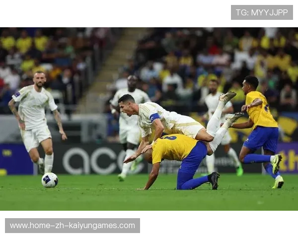 C罗区域内背身卸球极为稳健